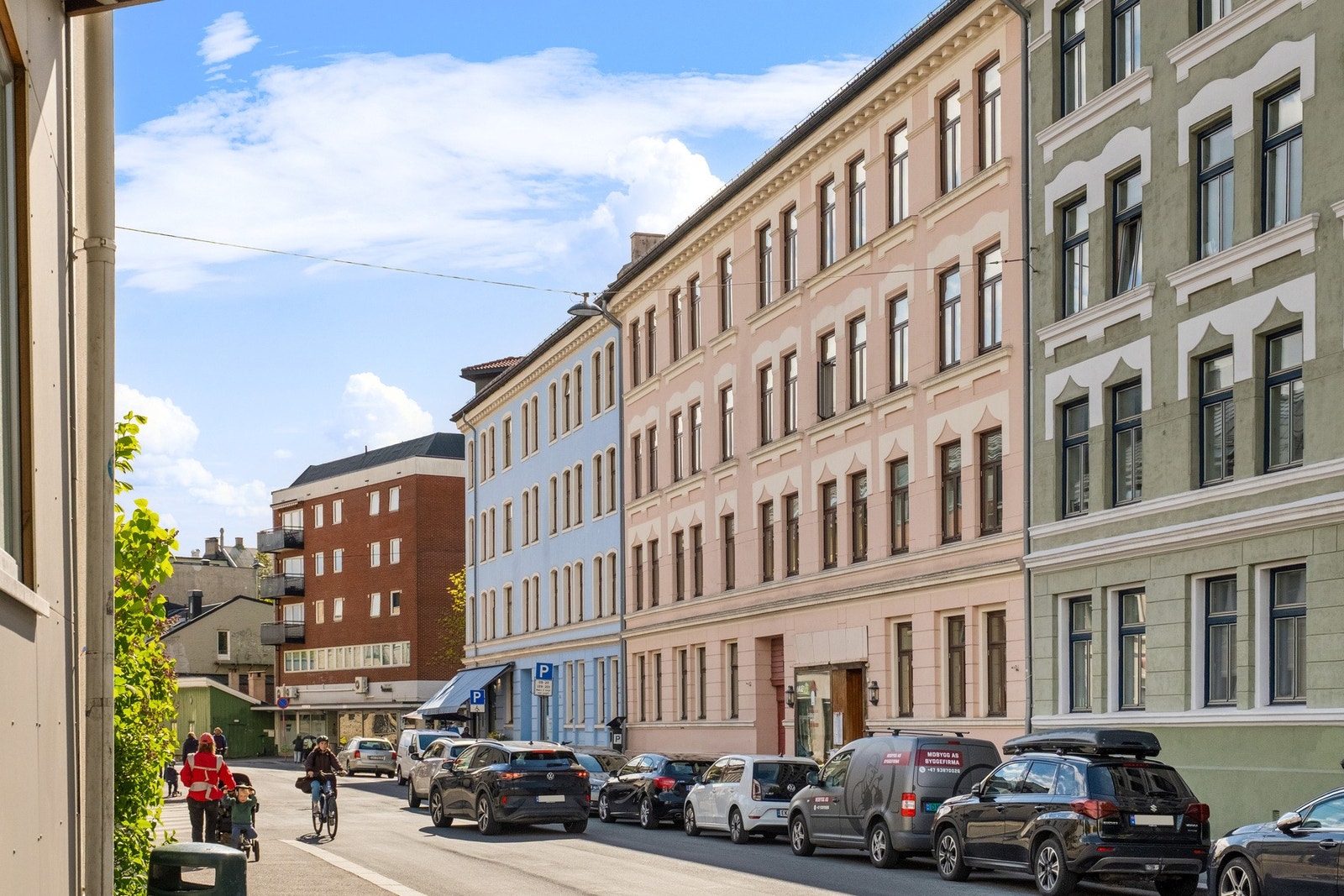 Boligen ligger i et skjermet område med små, hyggelige gater. Galleribilde