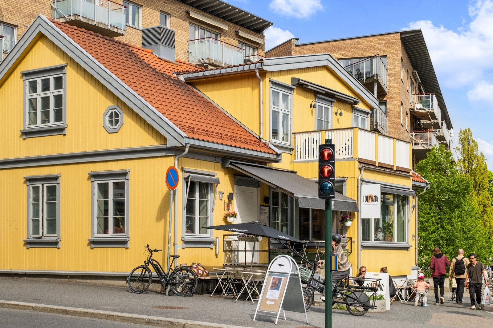 Landemerket Sagene lunsjbar - "Det gule huset på Sagene" - har gått tilbake til røttene og endret navn til Folkvang. Galleribilde