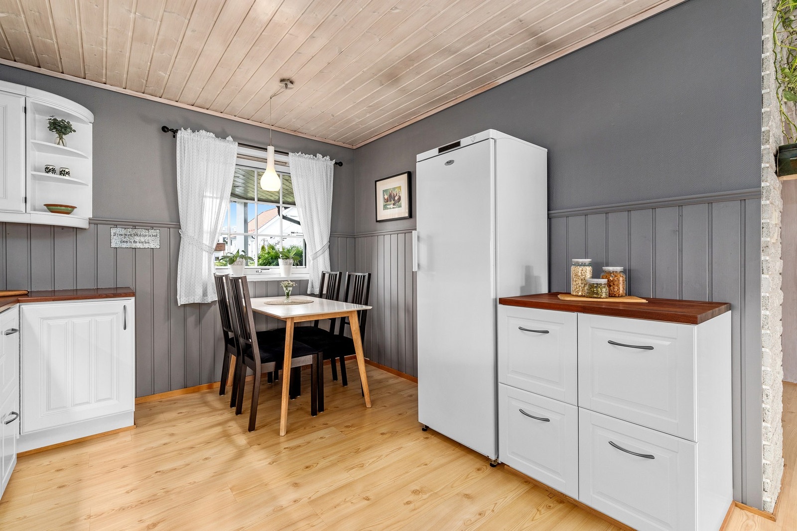 Kjøkkenkrok for morraskaffen Galleribilde