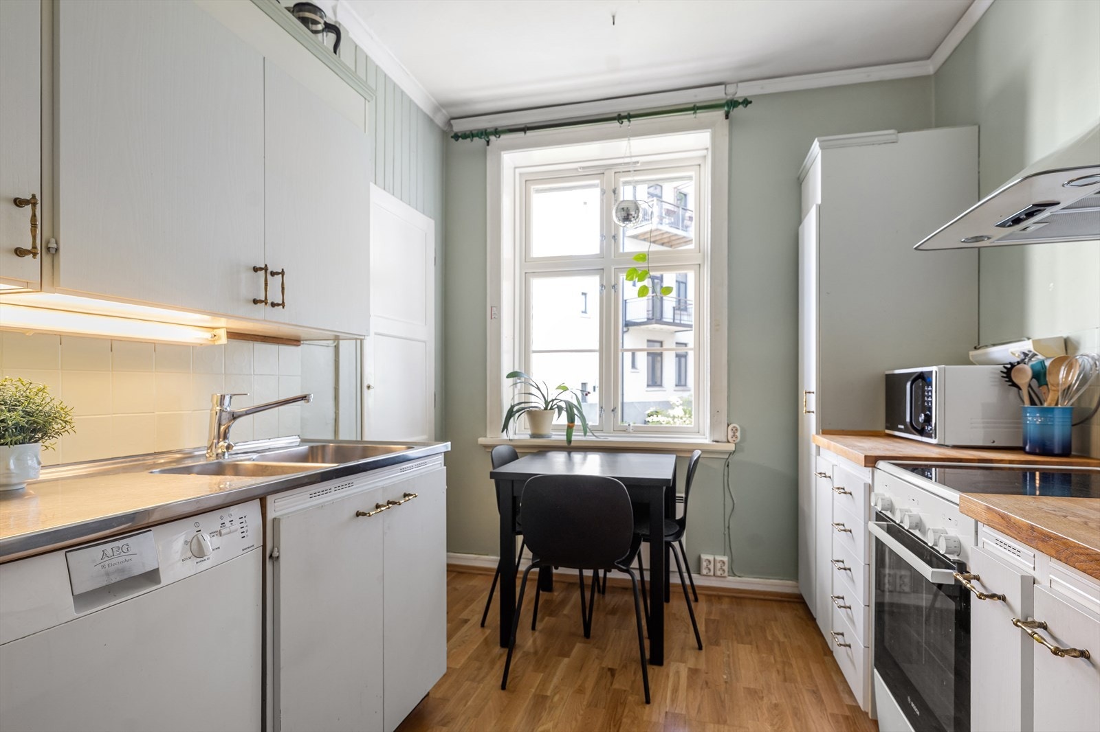 En lys og koselig selveierleilighet sentralt på St.Hanshaugen med kort vei til parken. Galleribilde