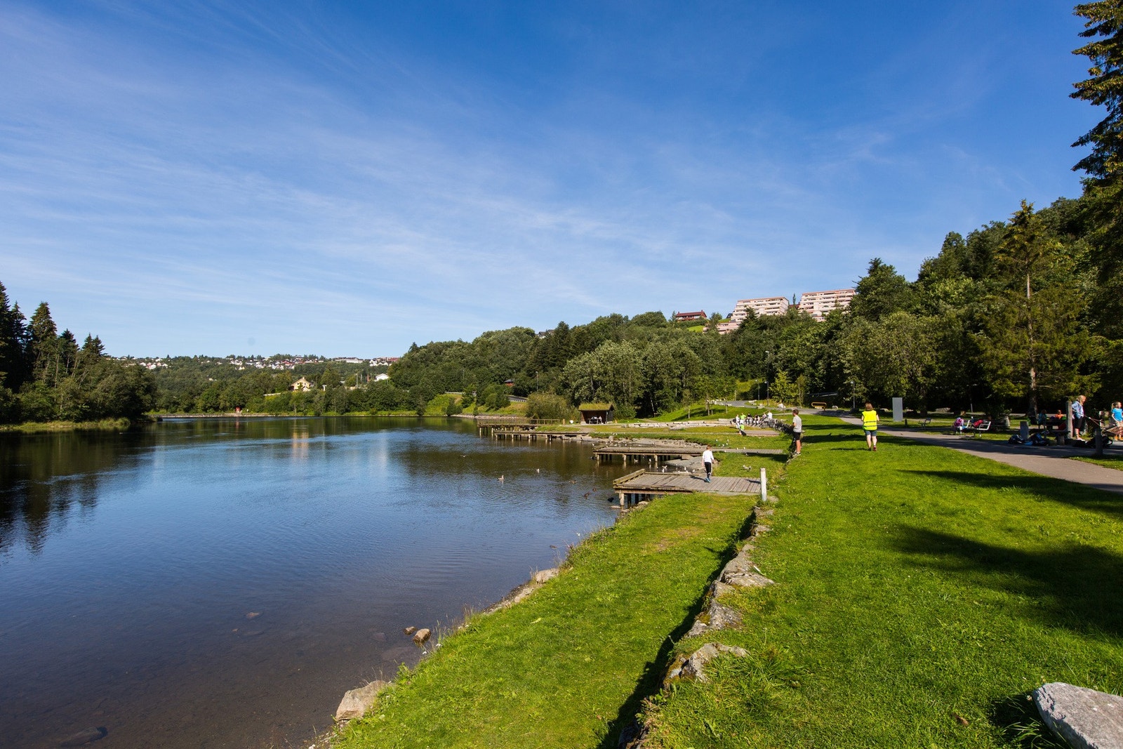 Nedre Leirfoss like ved med lekeplass og flotte turmuligheter langs Nidelven Galleribilde