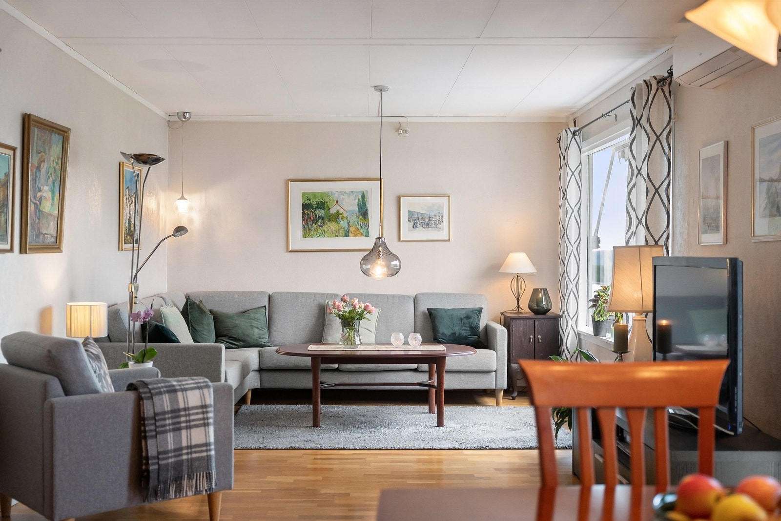 En luft-til-luft varmepumpe fra 2019 sørger for effektiv oppvarming. Galleribilde