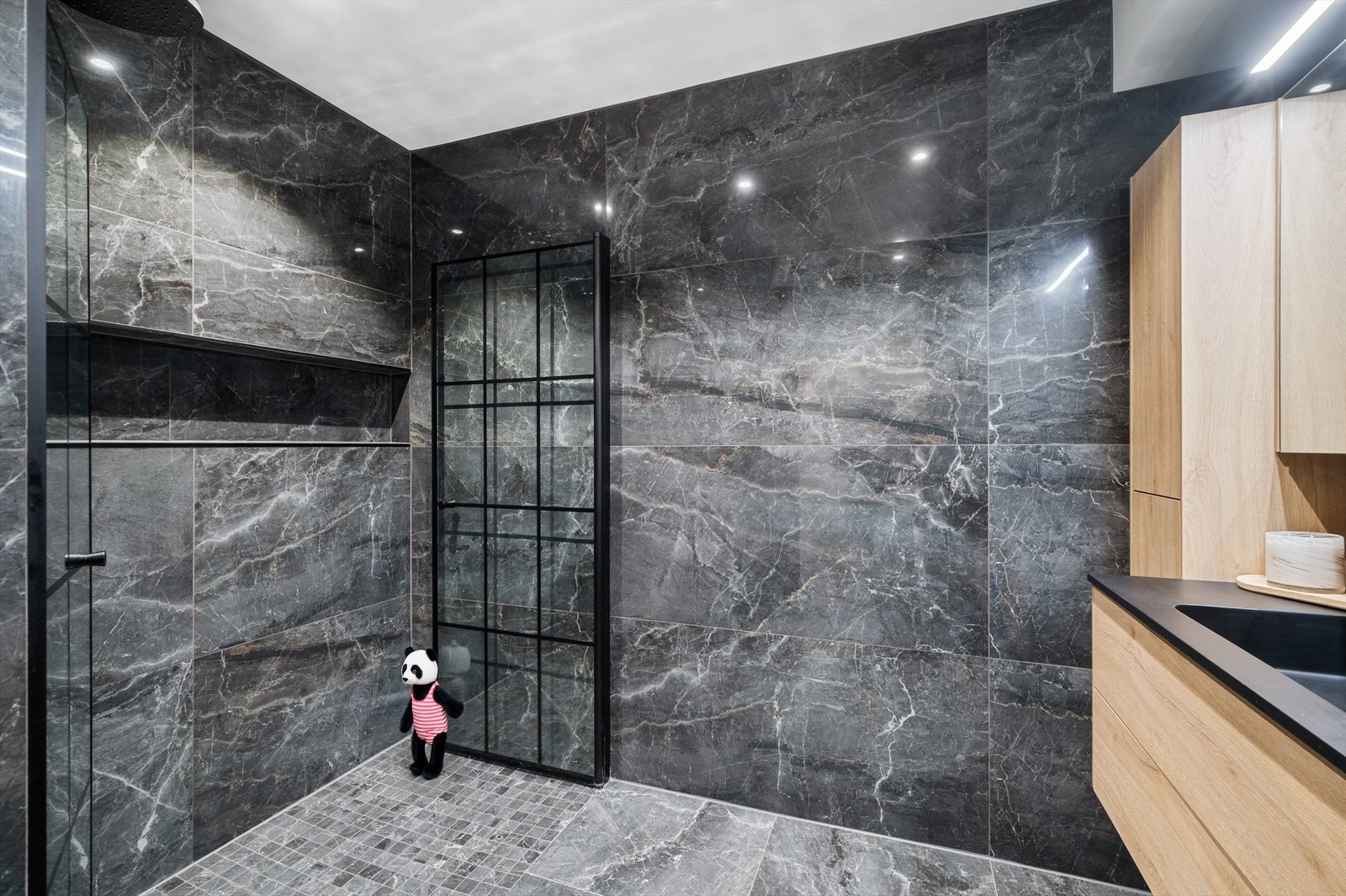 - Badet måler 6,6m² - Galleribilde