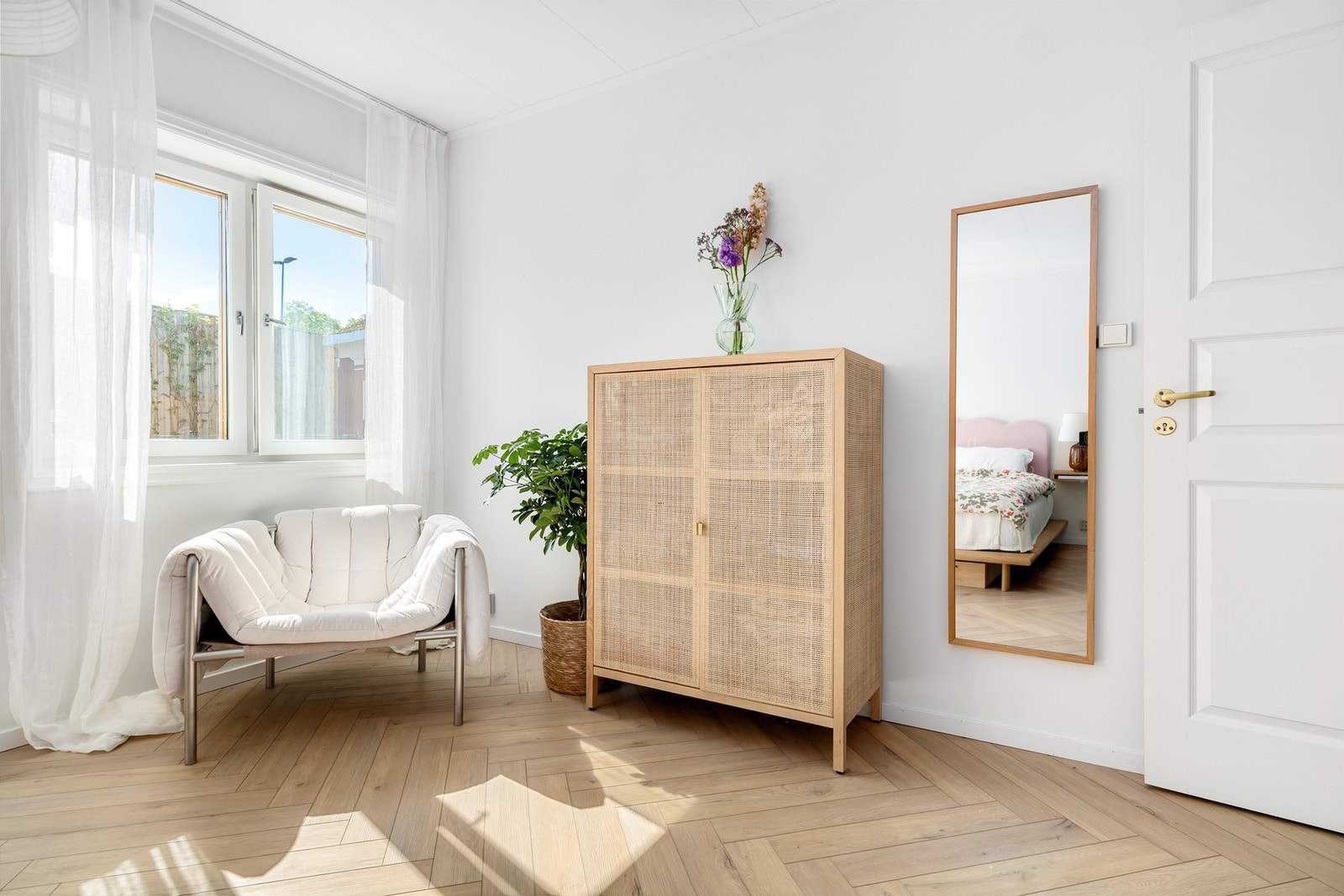 Lyst og innbydende med god plass til møblering. Galleribilde