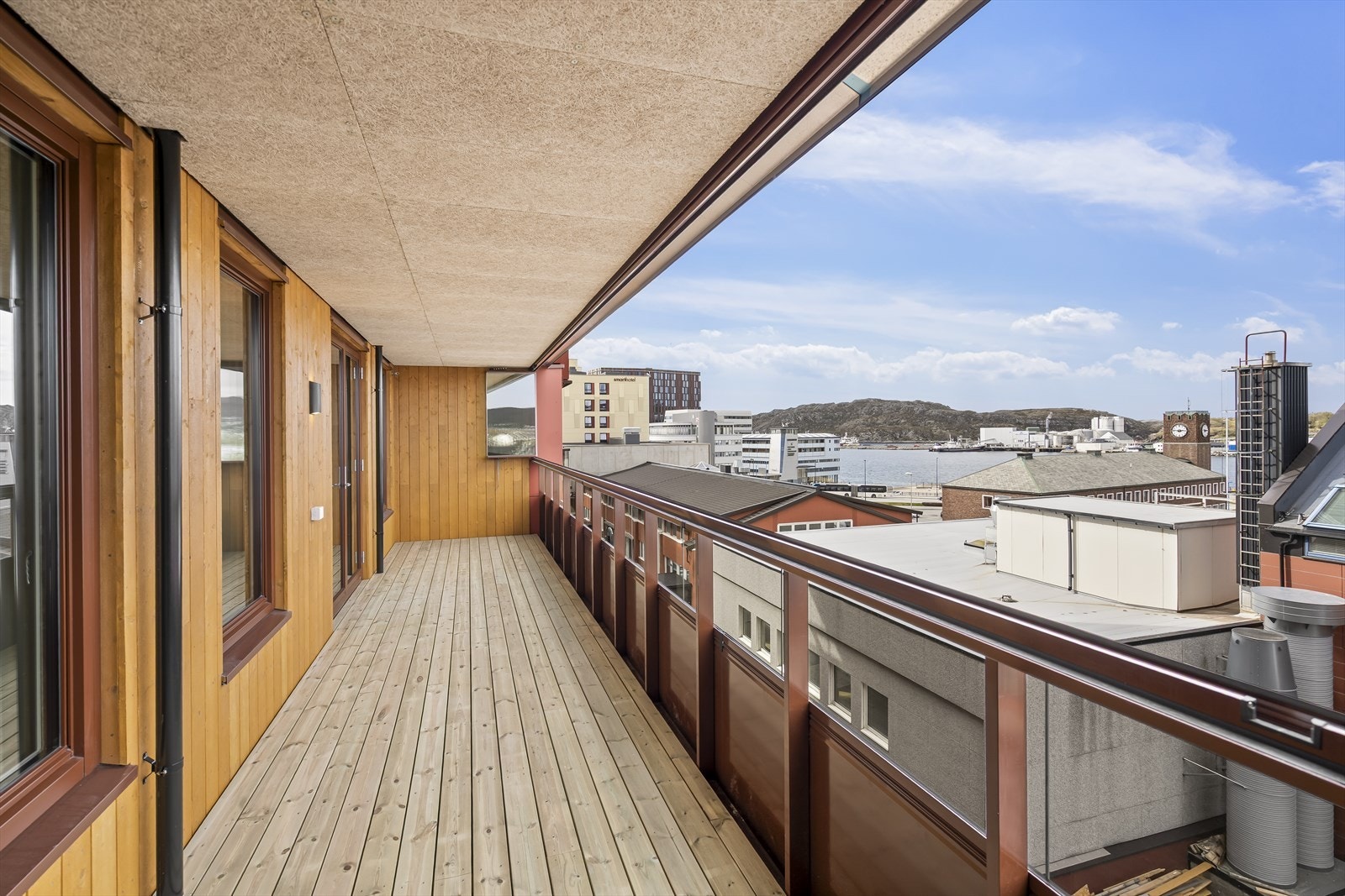 Leiligheten har innglasset balkong på ca.19 m² Galleribilde