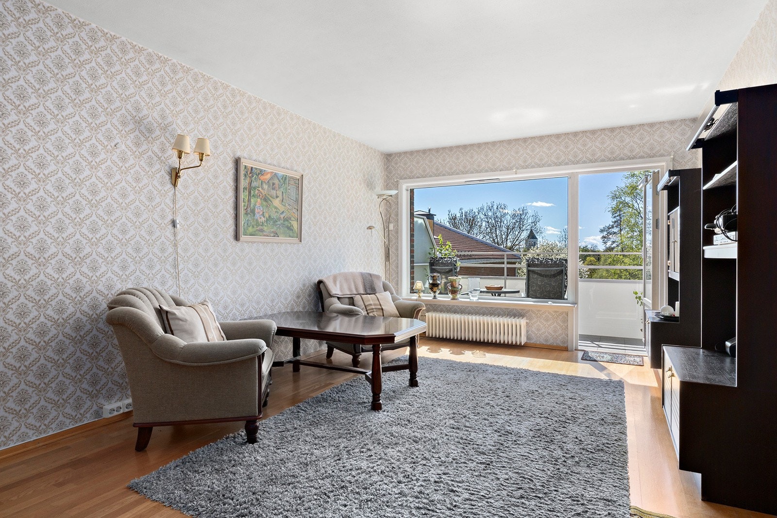 Store vindusflater i stuen Galleribilde