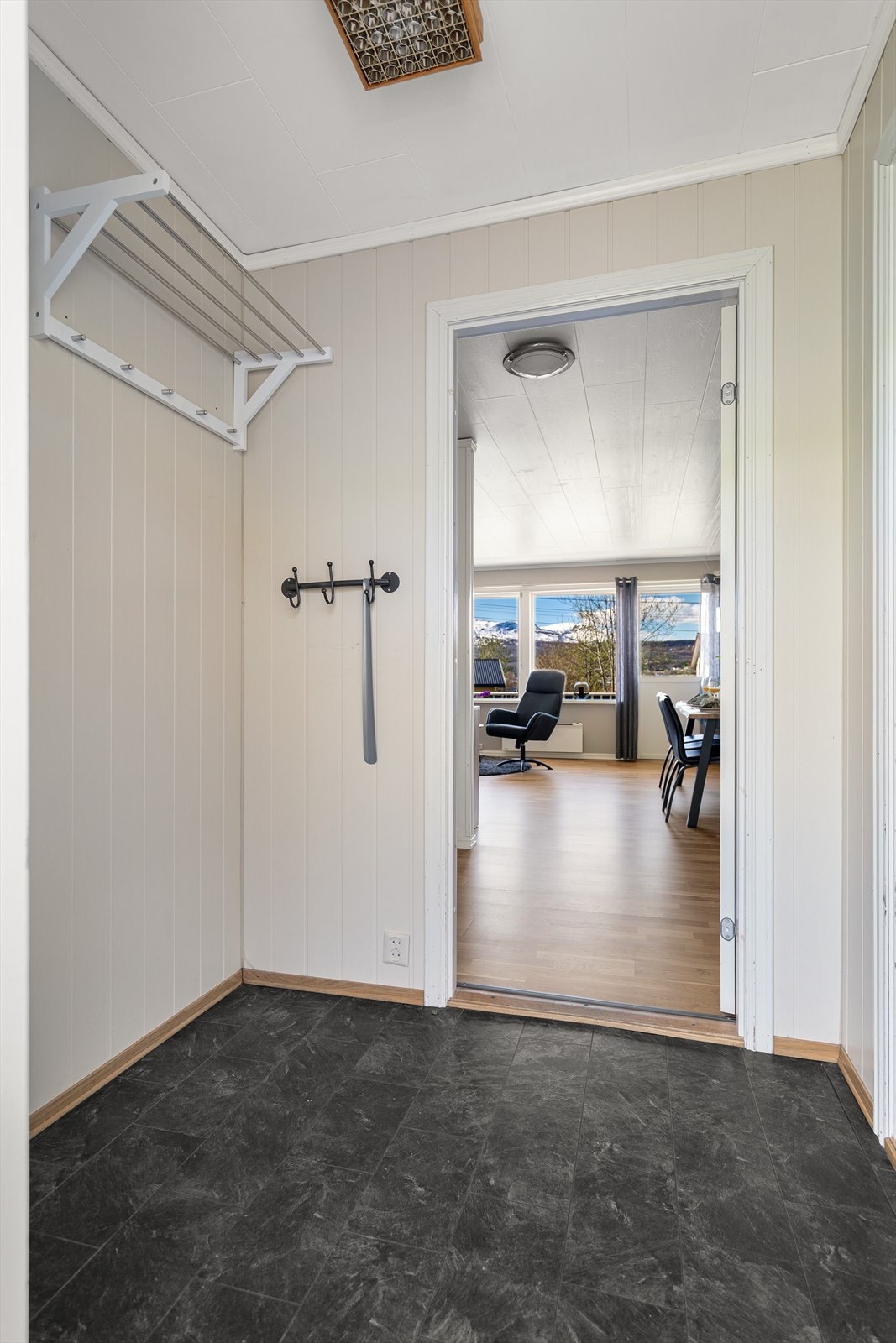 Entré med god plass til sko og yttertøy. Galleribilde