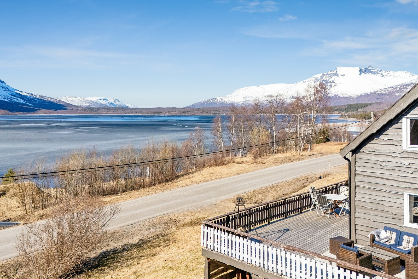 Fra eiendommen er det kort vei ned til vannet Galleribilde