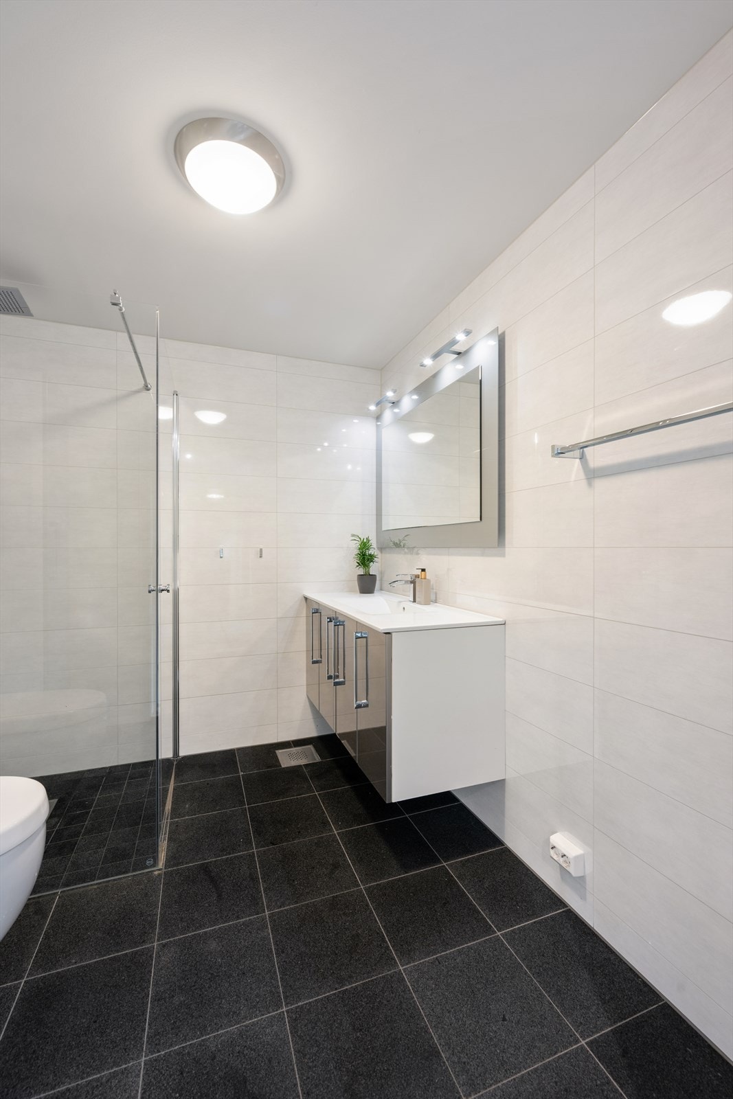 Dusjen er utstyrt med rainshower. Galleribilde