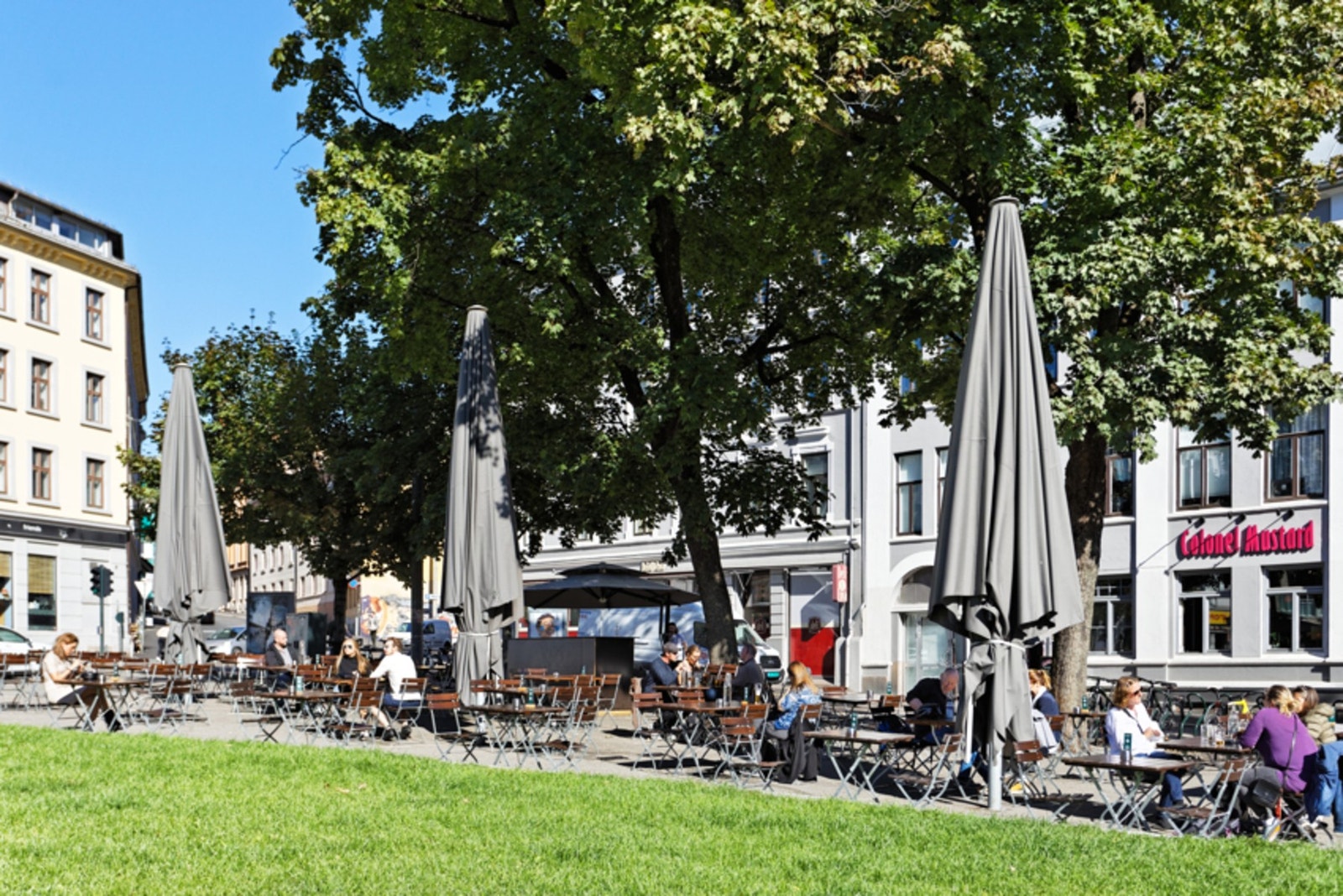 Nyt de flotte grøntarealene som blant annet Ilaparken og St.Hanshaugen eller la deg begeistre av de nydelige turområdene rundt ærverdige Akerselva Galleribilde