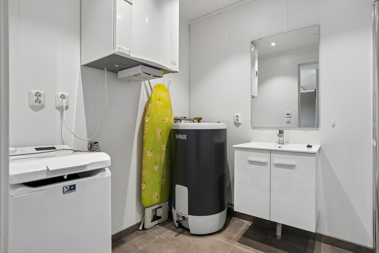 Her er det opplegg for vaskemaskin og avtrekk via balansert ventilasjon. Galleribilde