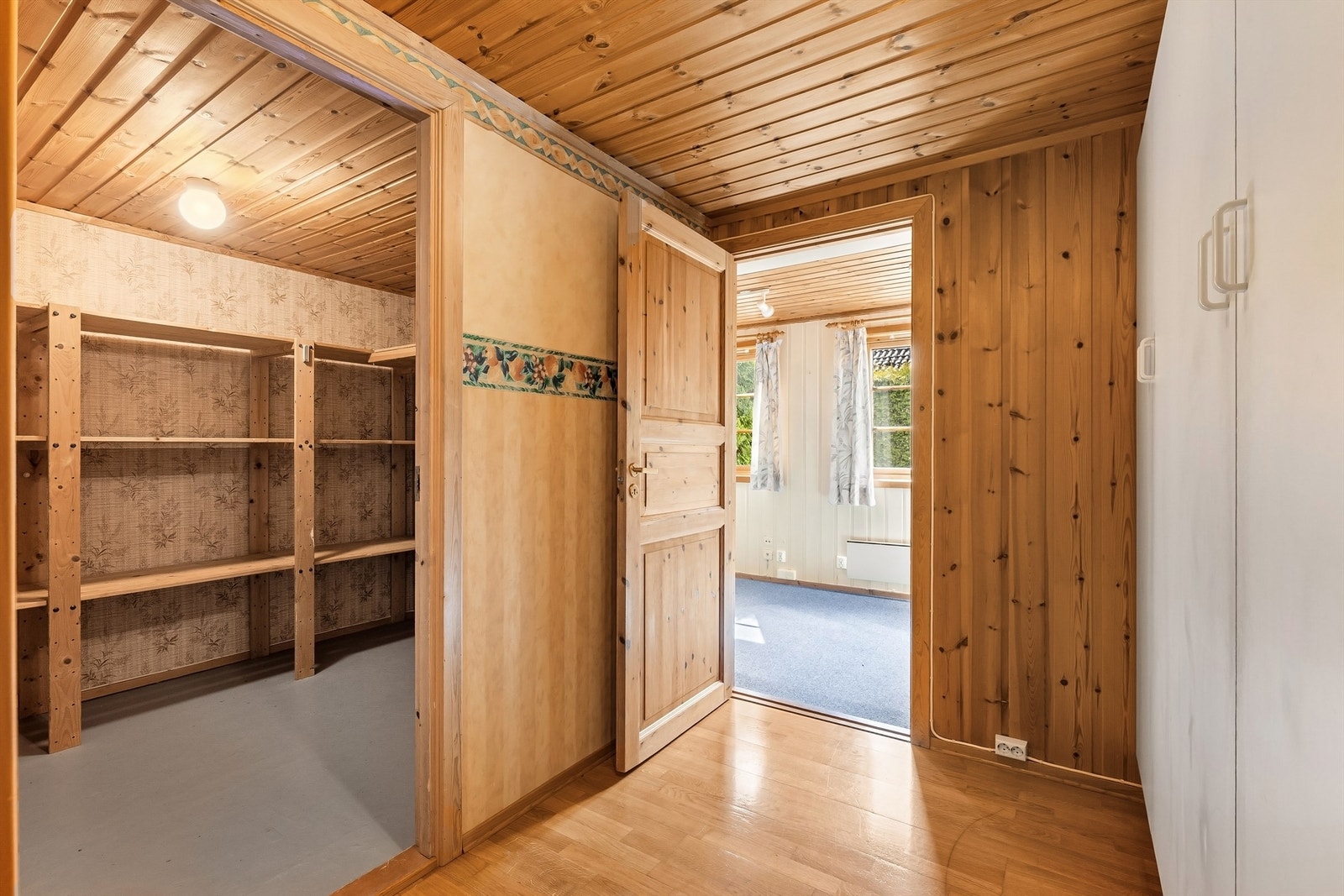 Garderobe/bod Galleribilde