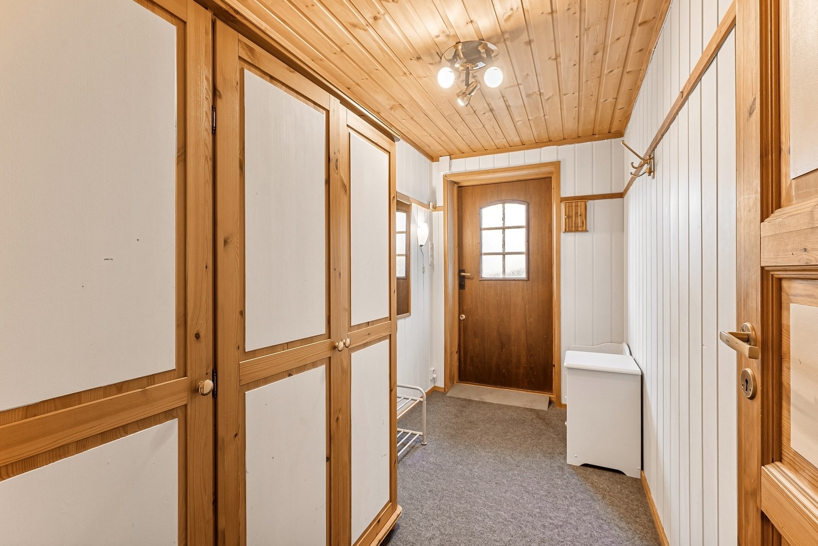 Kjelleretasjen har egen utvendig adkomst Galleribilde