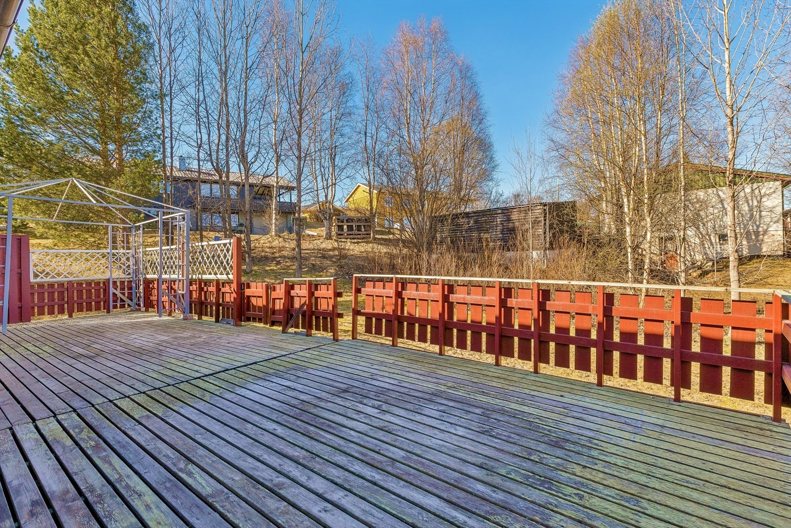 Terrassse ved stuen har god plass til en sittegruppe. Galleribilde
