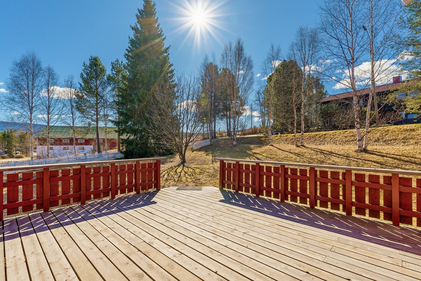 Den andre terrassen ligger i tilknytning til hovedinngangen. Galleribilde