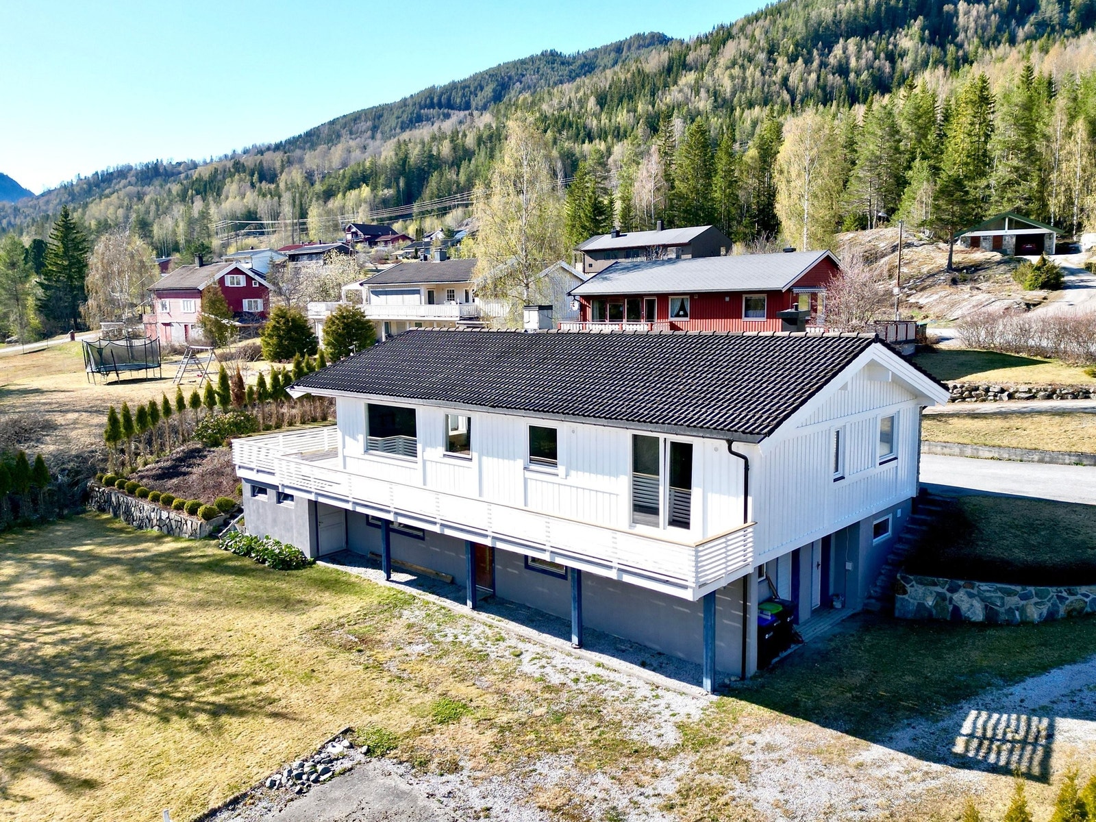 Bakside av huset på høyre side Galleribilde