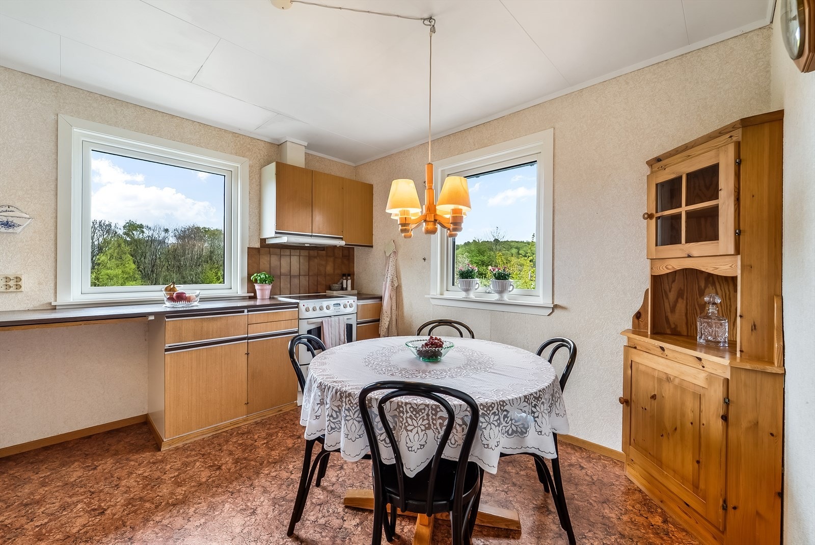 På kjøkkenet er det også plass til spisemøblement. Galleribilde
