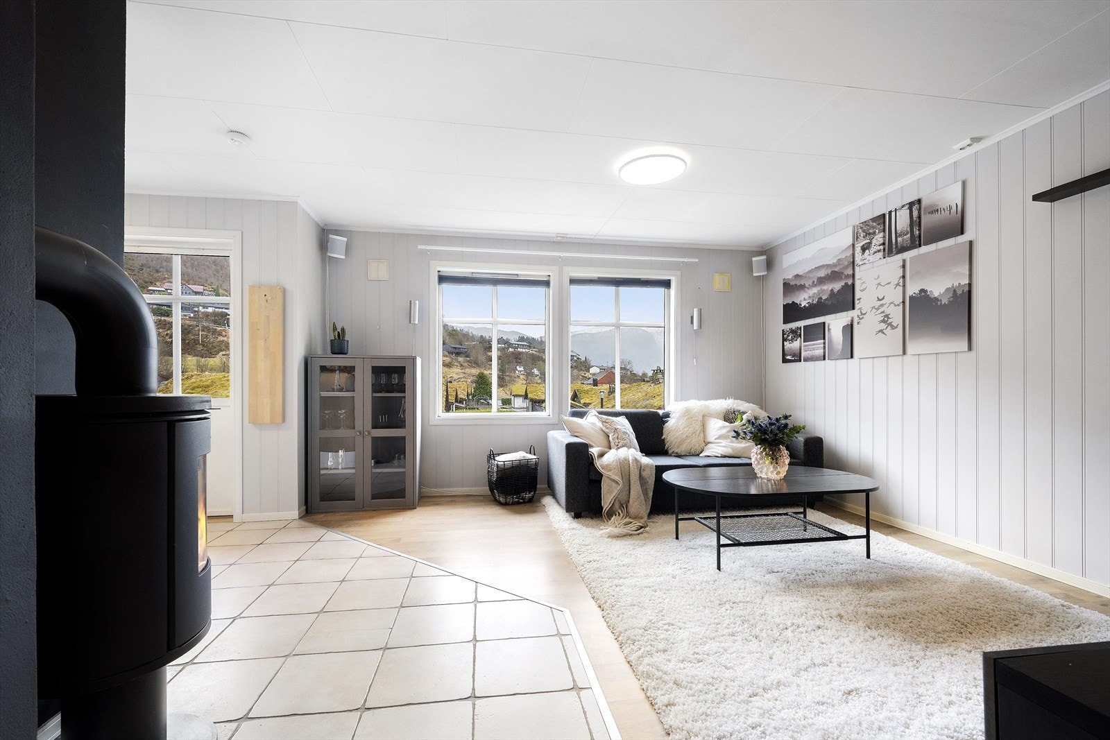Lys og triveleg 3-roms leilegheit med stor stove/kjøkken på ca. 30 kvm Galleribilde