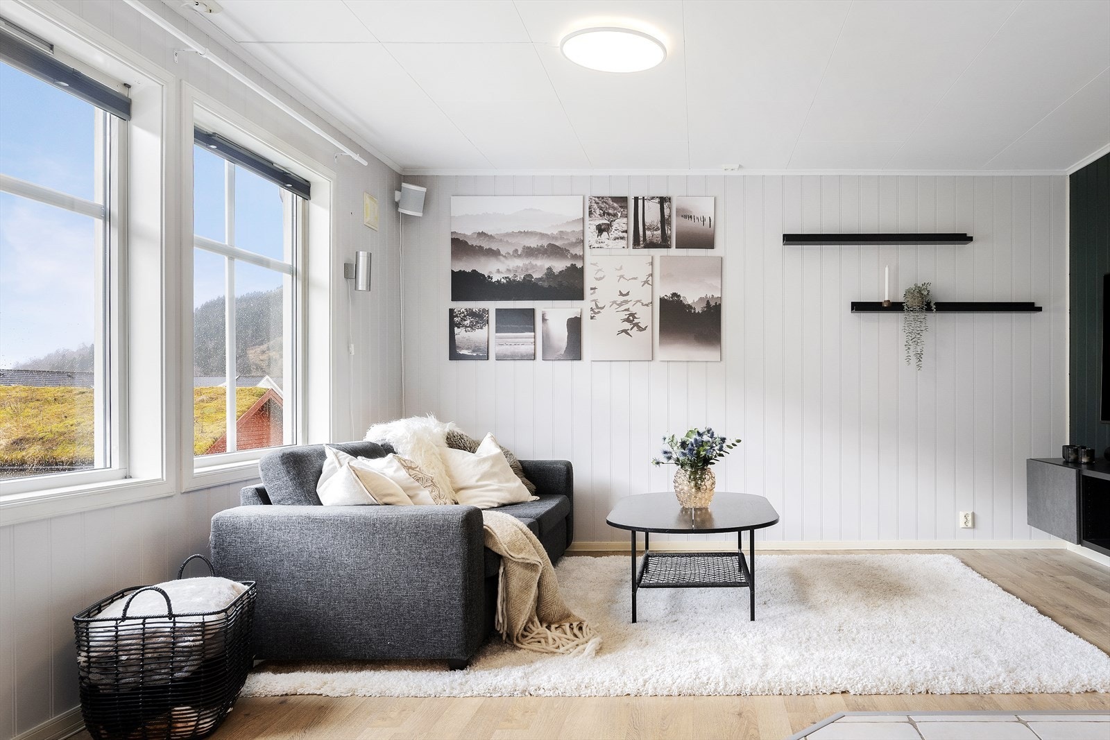 Her er det god plass til ei romsleg sofagruppe. Galleribilde