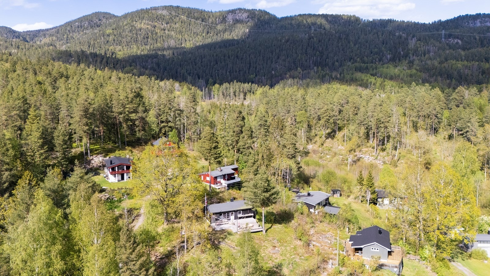 Området byr på fine turmuligheter i skog og mark, med oppkjørte langrennsløyper om vinteren. Galleribilde