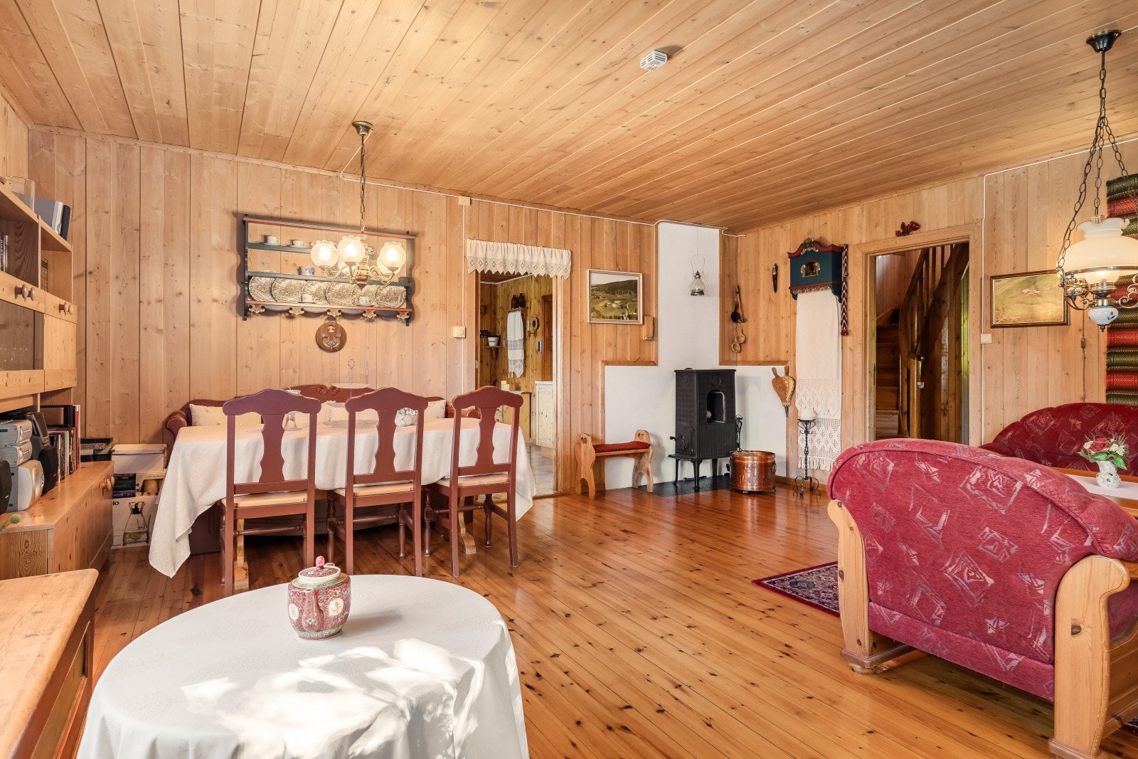 Stue 1 har god plass til både sofagruppe og spisestue. Galleribilde
