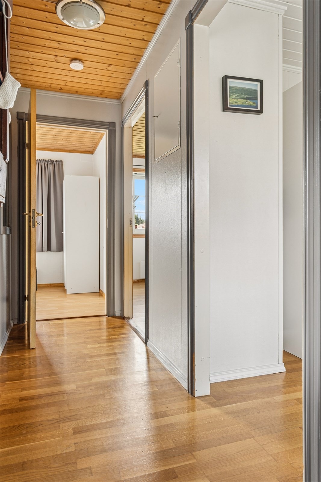 Dette er et praktisk hjem med alt på ett plan, beliggende i et etablert og familievennlig boligområde. Galleribilde