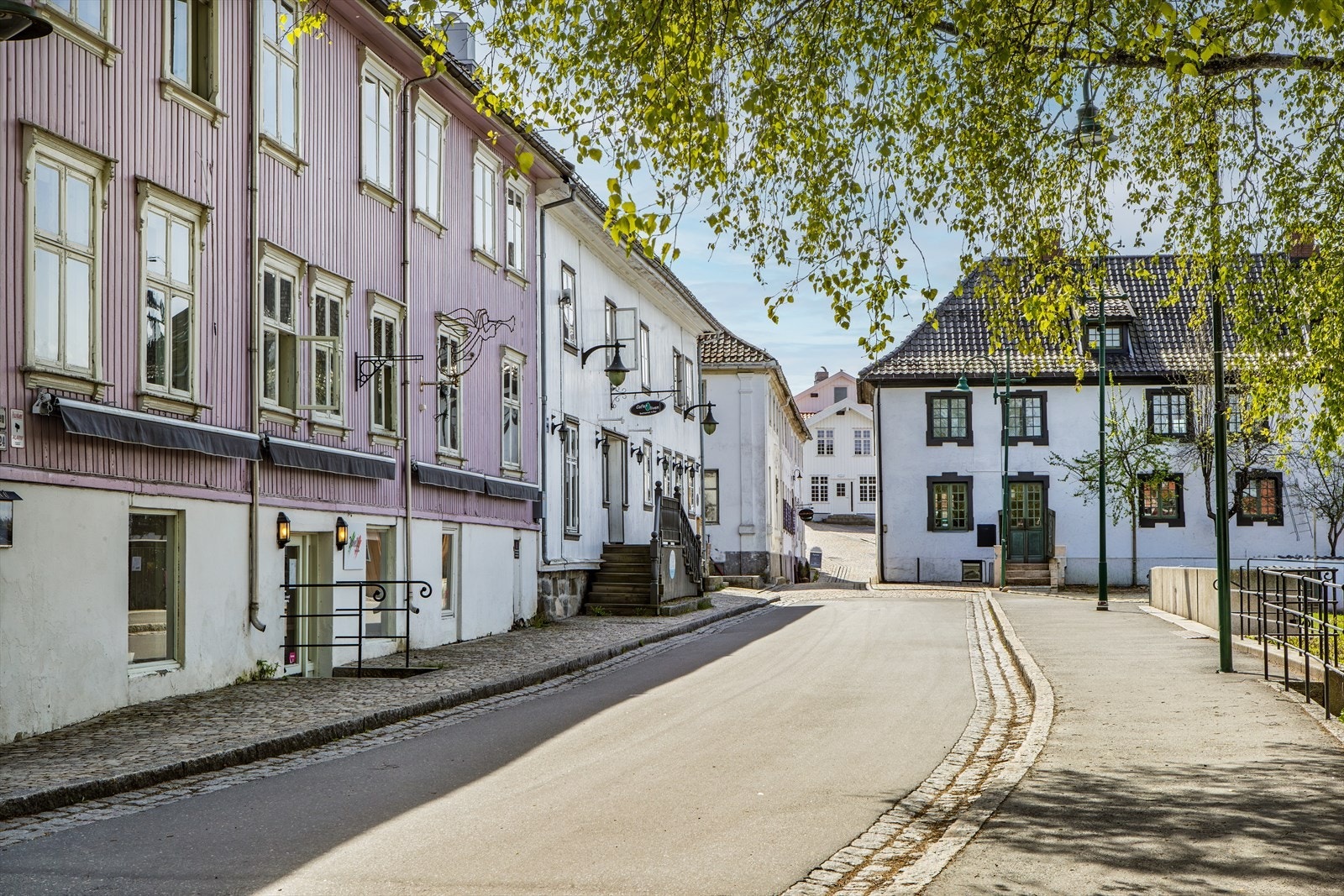 Storgata i Son sett mot torget og "Son kro". Galleribilde