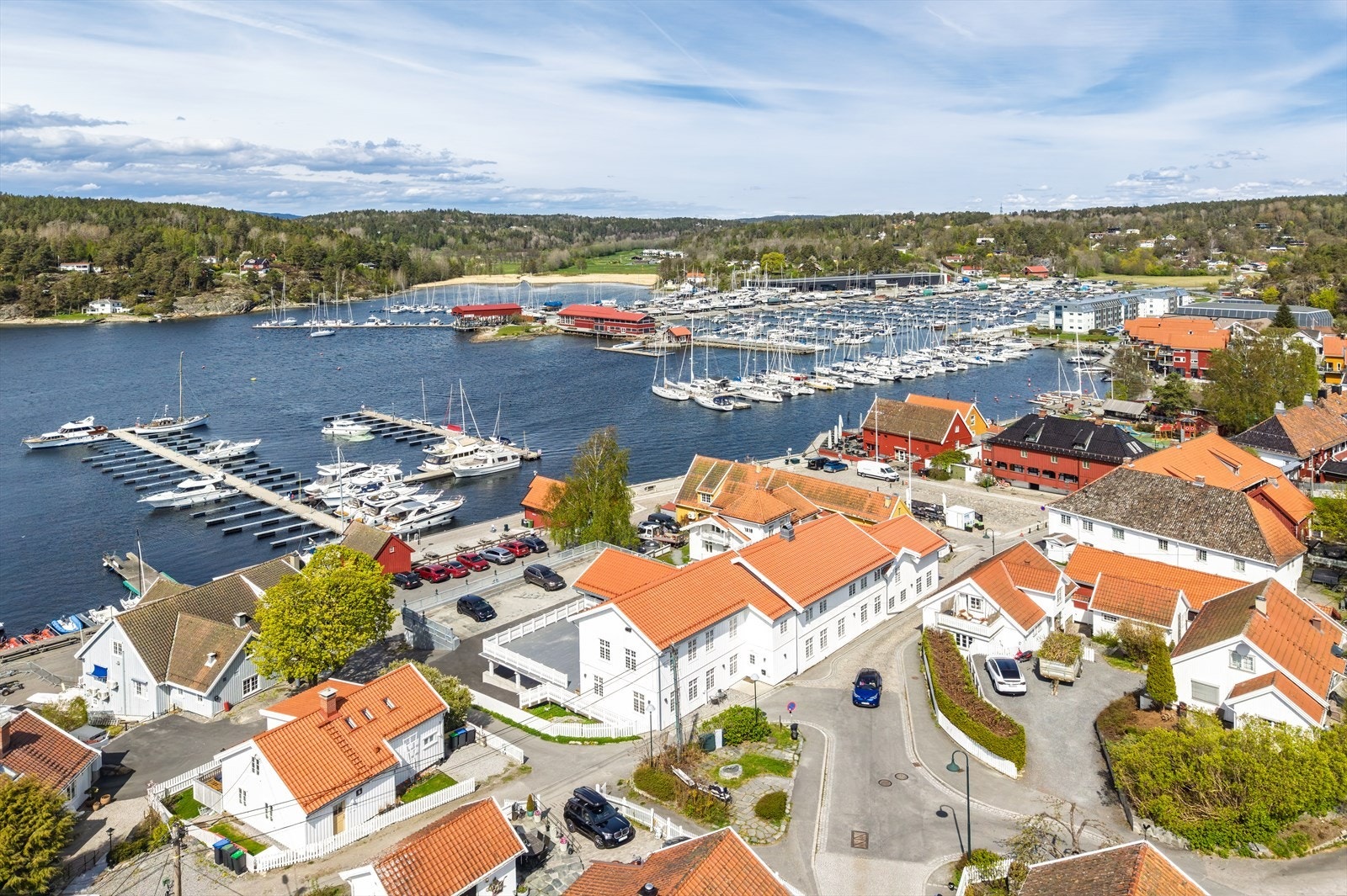 Leiligheten ligger i gamle Son Kro, midt i Son sentrum Galleribilde