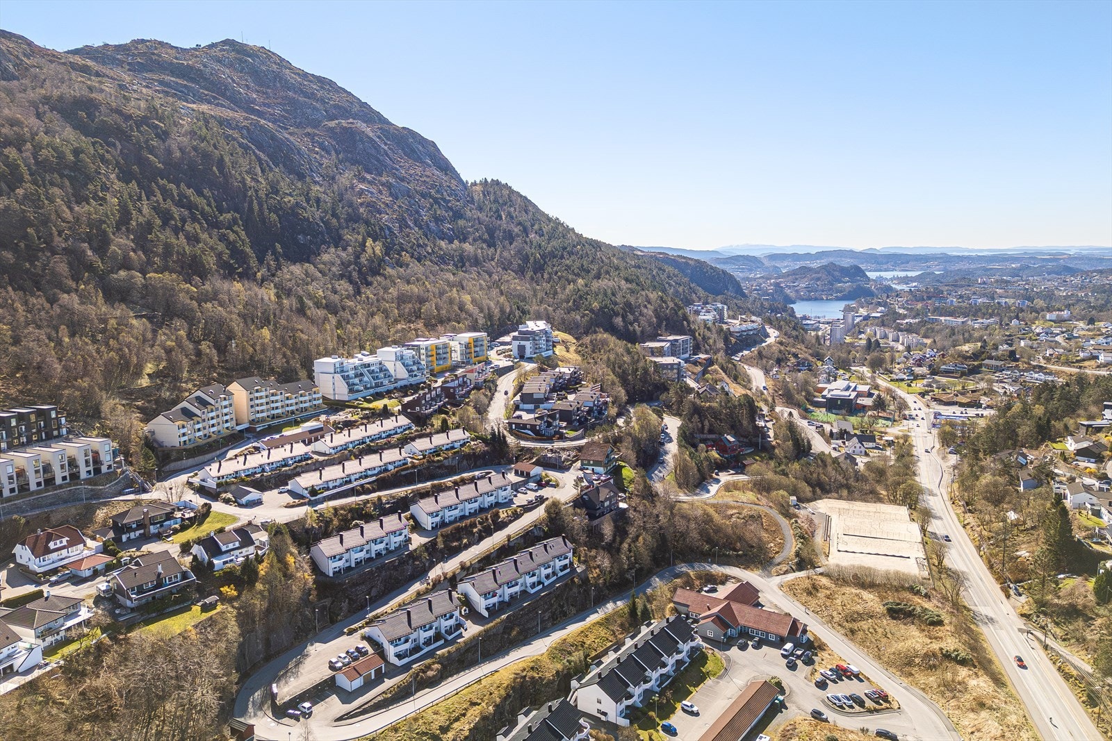 - Kjøkkelvik er et naturskjønt og rolig boligområde som ligger i den vestlige delen av Bergen - Galleribilde