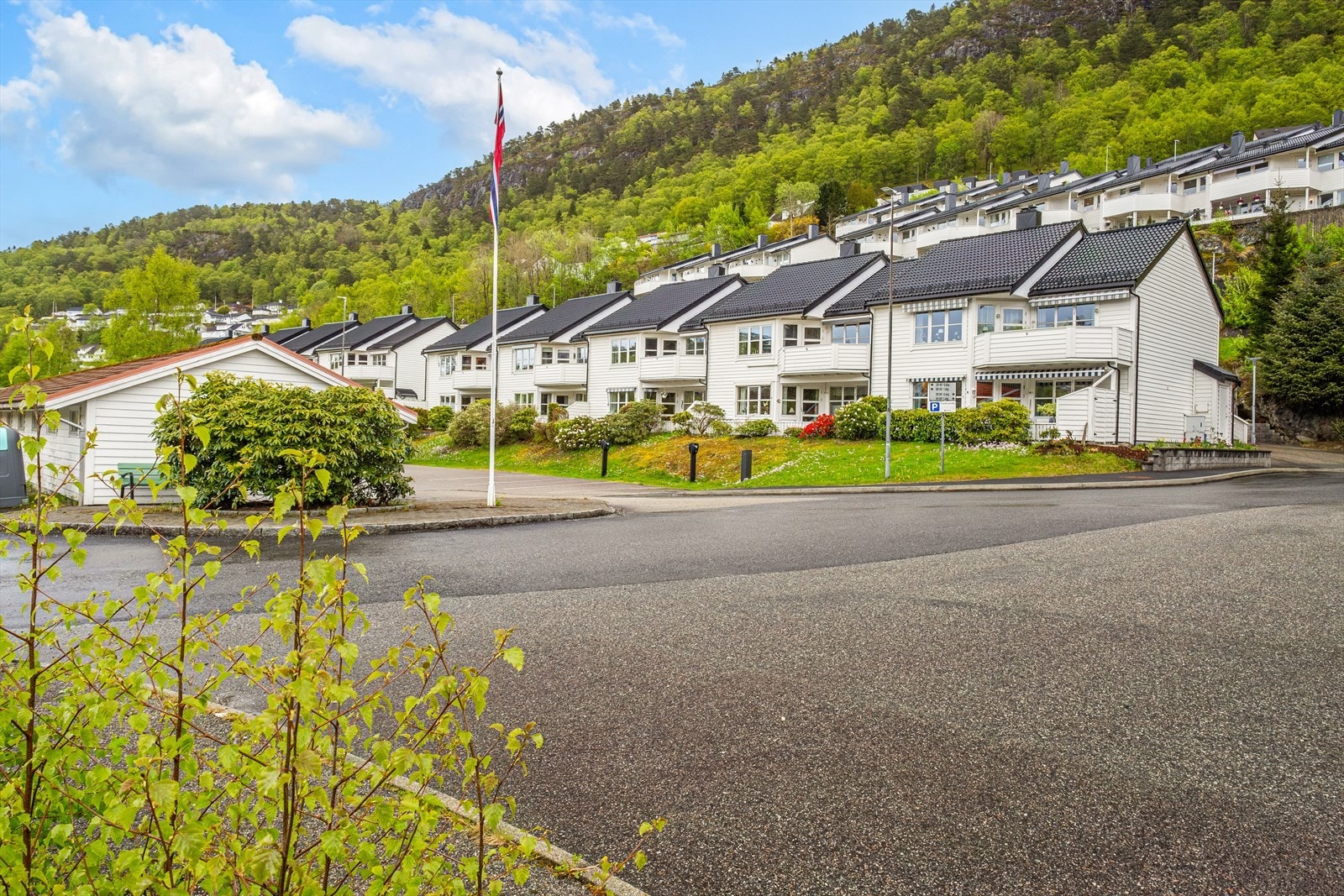 - For den turglade er det perfekt å ta søndagsturen til Lyderhorn - Galleribilde
