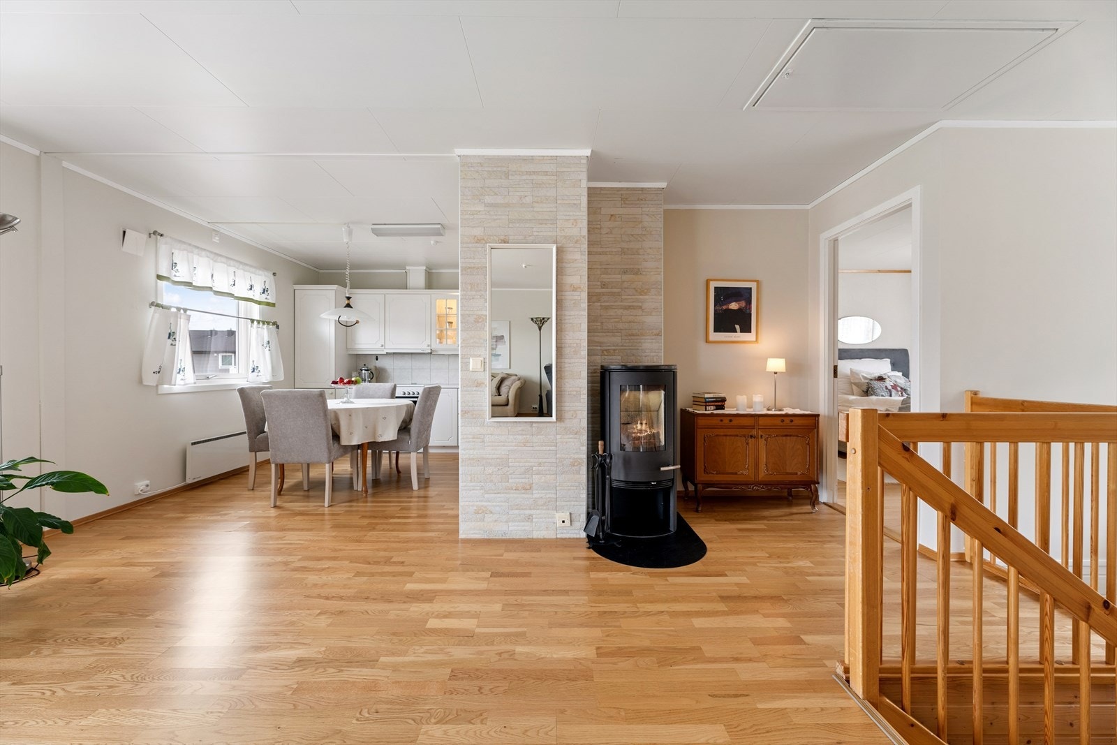 Vedovnen i stuen gir en lun og behagelig varme på kalde dager. Galleribilde