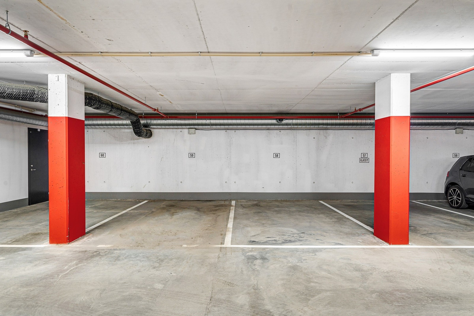Det medfølger en fast parkeringsplass i oppvarmet garasjeanlegg. Galleribilde