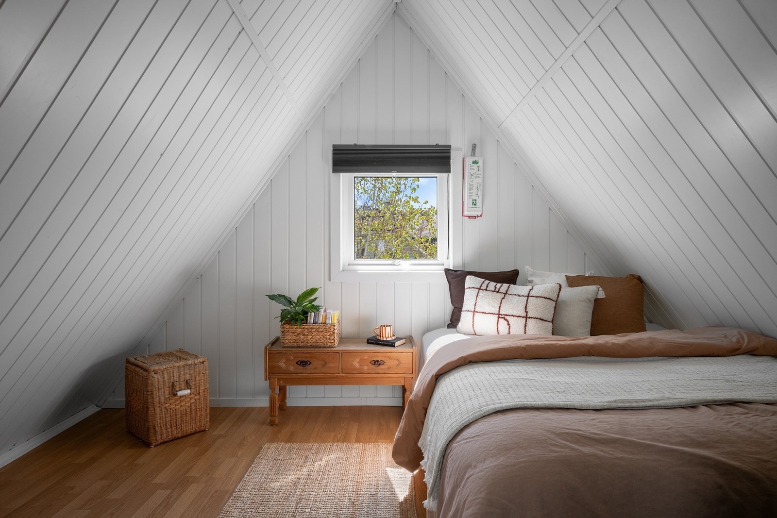 I tillegg til loftstuen er det et innredet rom som i dag benyttes til soveplass. Galleribilde