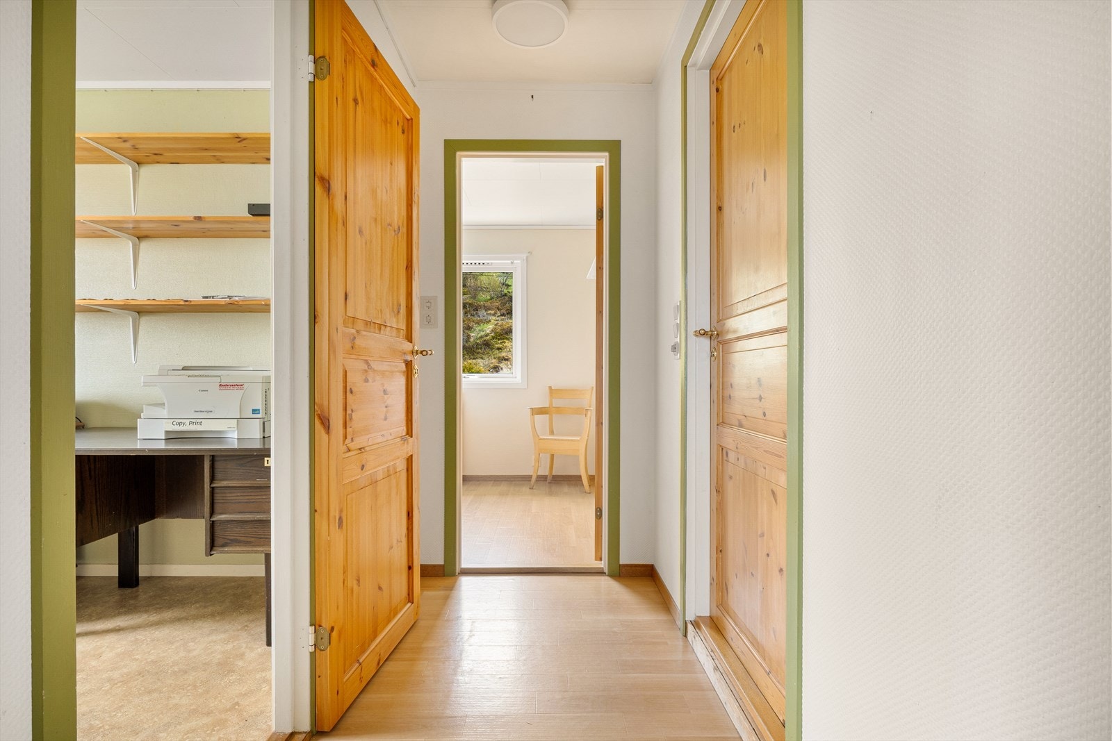 Soverommet til venste er brukt til kontor i senere tid. Galleribilde