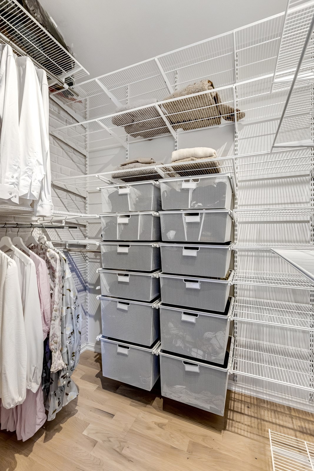 Soverom 1: Walk-in garderobe. Galleribilde