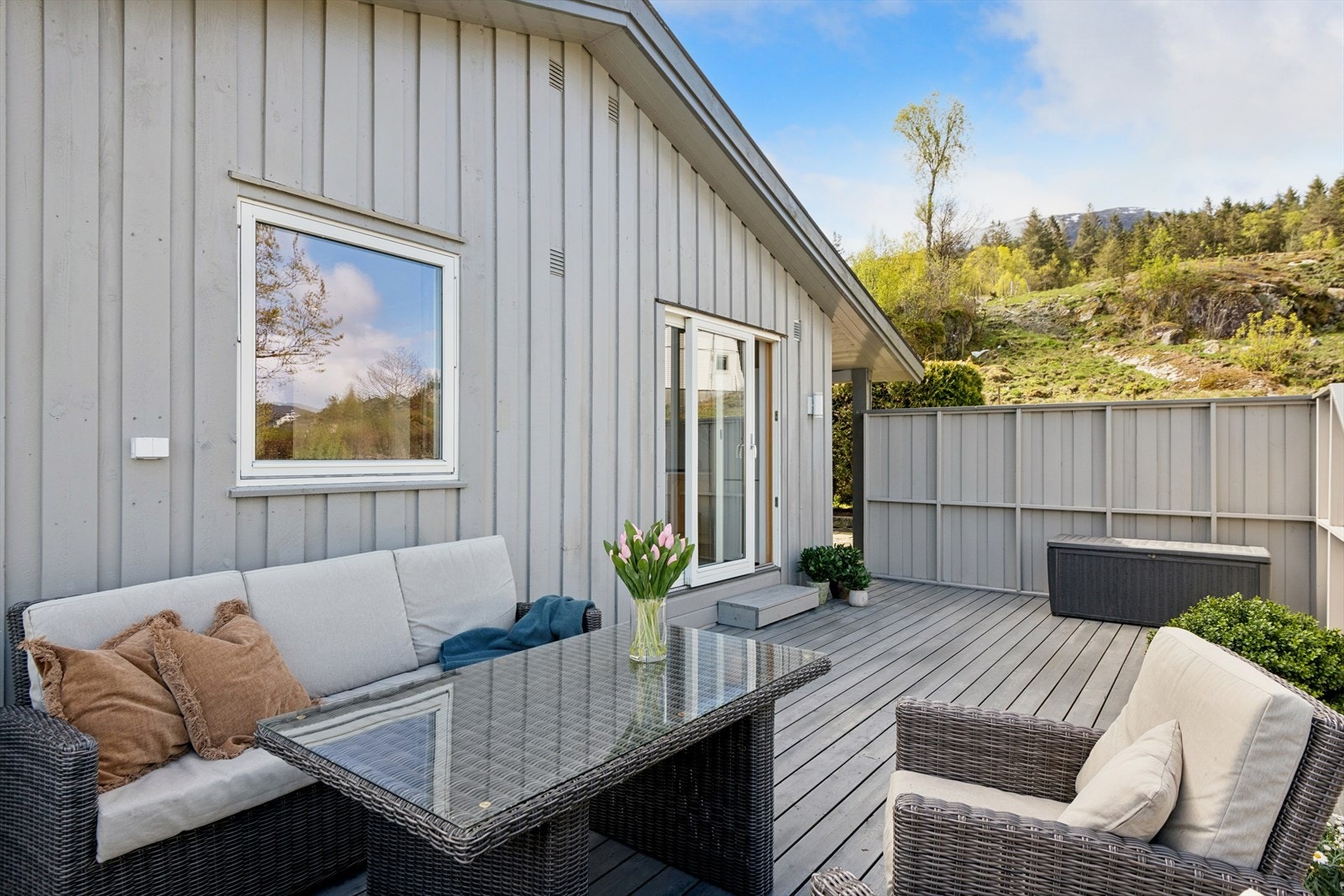 Fra den romslige terrassen er på ca. 29 m². Galleribilde