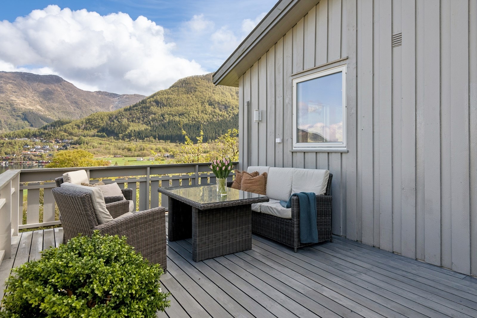 Uteplassen er et fint samlingspunkt for familie og venner. Galleribilde