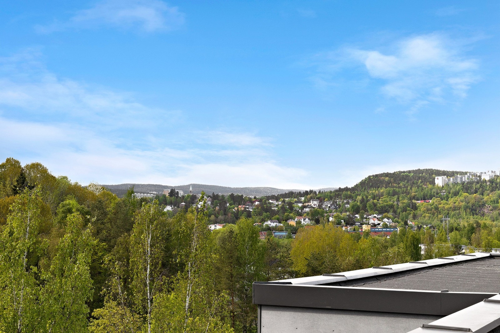 Her har du Østmarka rett utenfor. Opplev marka på sykkel eller på ski. Galleribilde