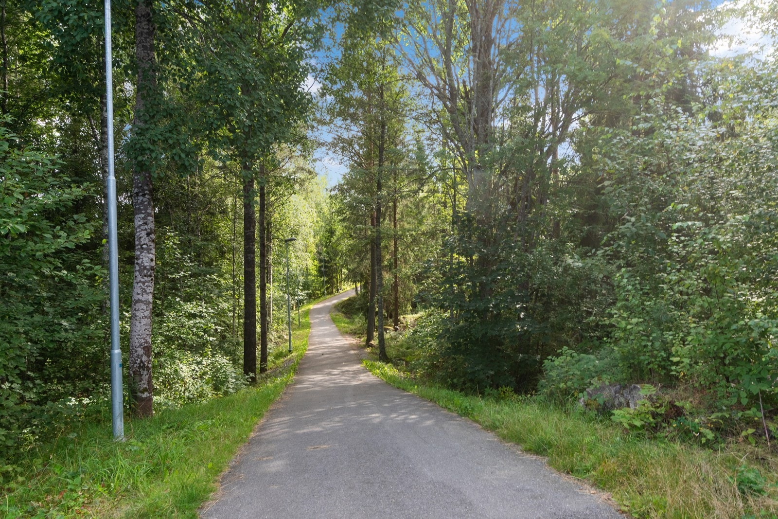Nærmeste nabo er turstier - her er det kort vei til strandpromenaden også! Galleribilde