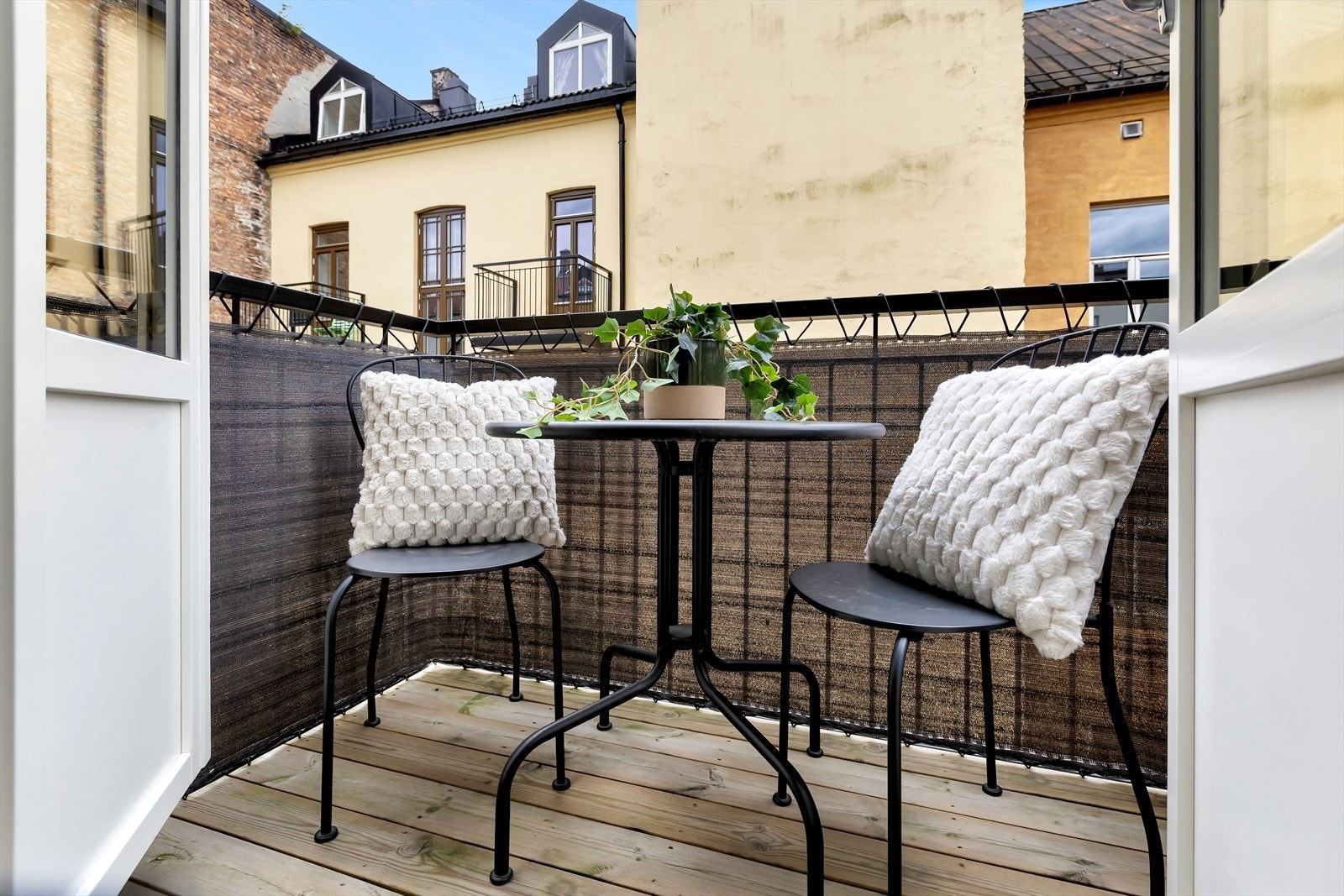 Her er det perfekt å nyte sene sommenkvelder med nye godt i glasset! Galleribilde