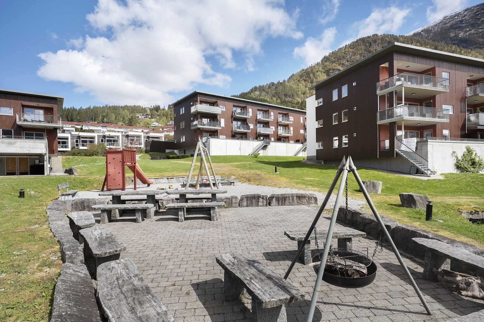 Gardsstølsvegen er eit veldreve sameige med fine fellesområder. Galleribilde