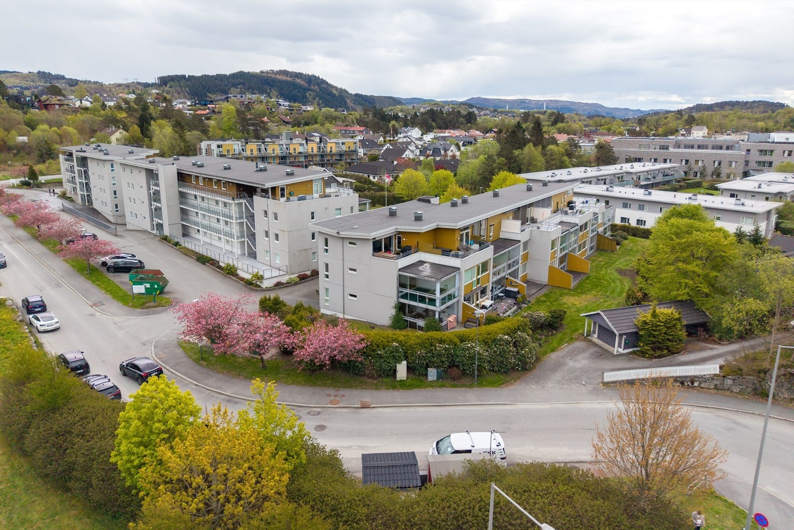 Populært boområde som ligger med nærhet til det meste og store arbeidsplasser. Galleribilde