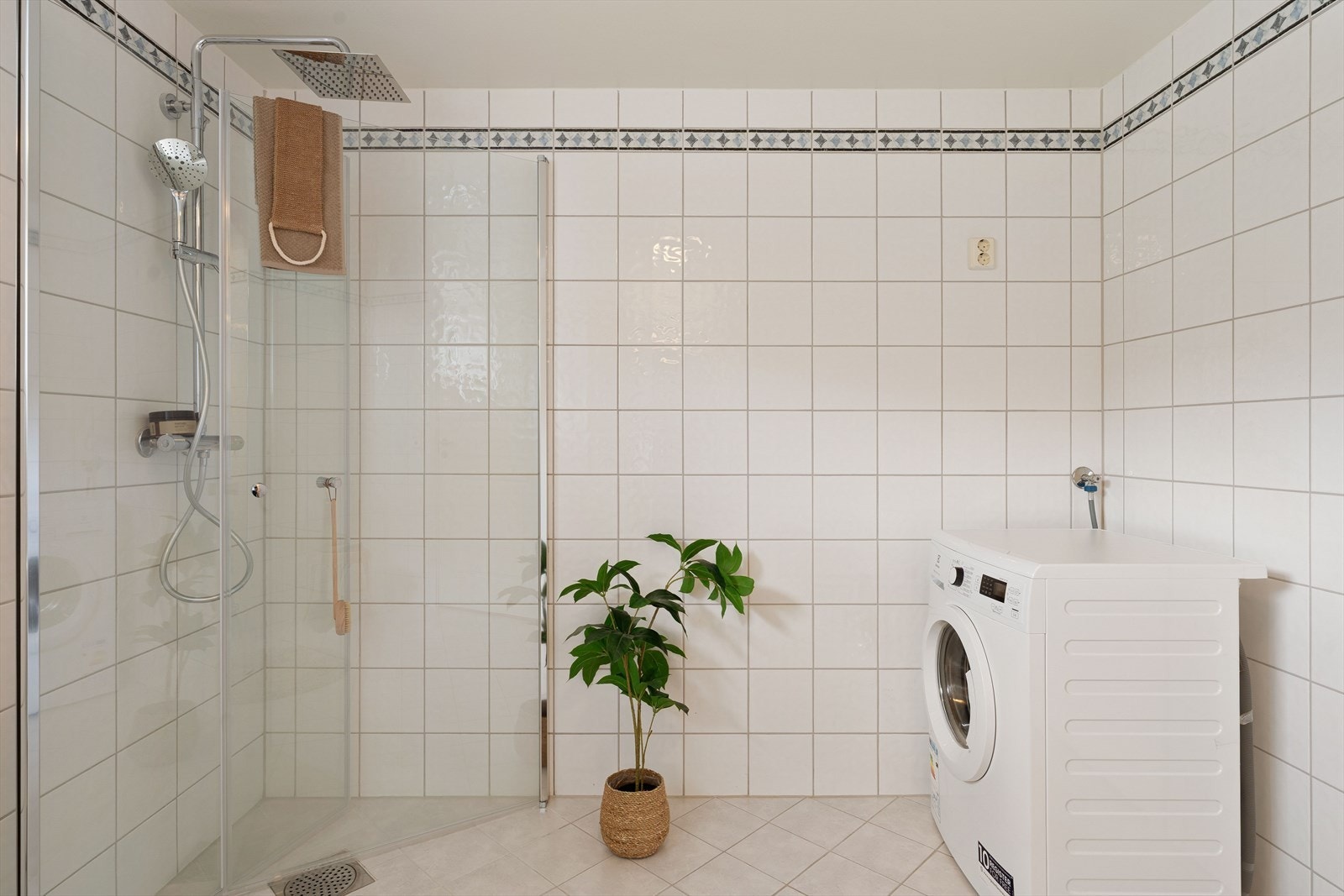 God plass til vaskemaskin og tørketrommel. Galleribilde