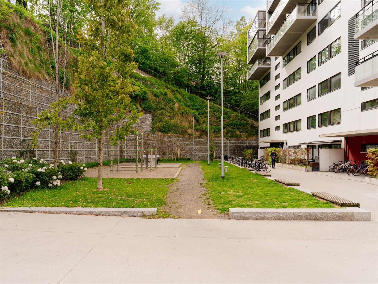 Det står i tillegg et praktisk bysykkelstativ i Kværnerbyen, som for eksempel gir mulighet til å raskt trille ned til sandstranda på Sørenga sjøbad på en solrik dag. Galleribilde