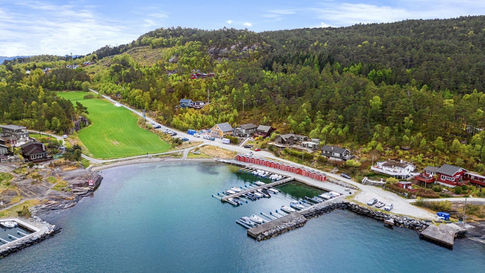 Nede i Kjeksvågen er det tinglyst rett til båtplass. Galleribilde