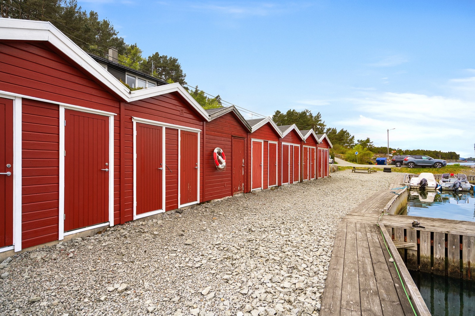 Sjøbod tilhørende båtplassen. Galleribilde