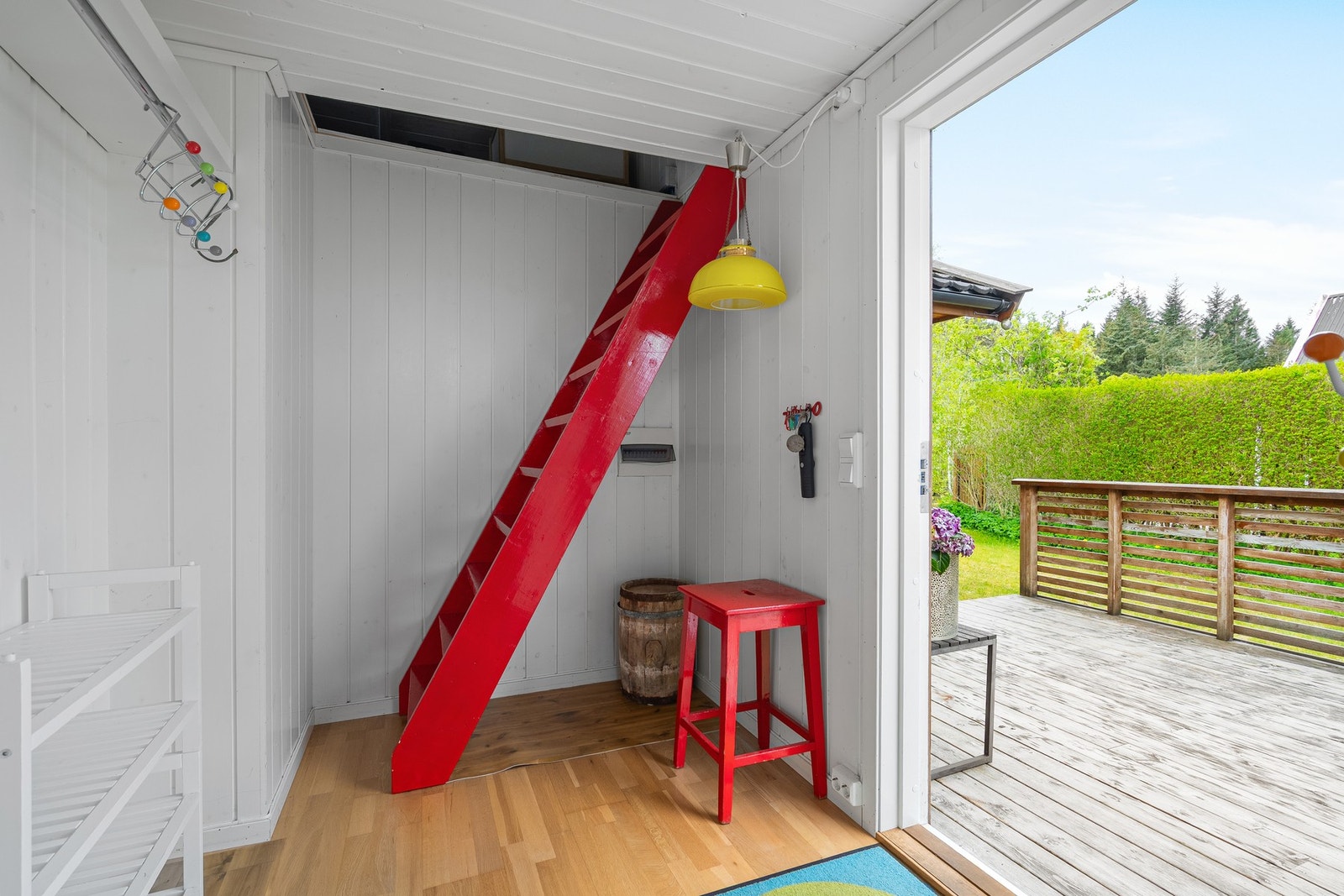 Gang med trapp til hems. Galleribilde