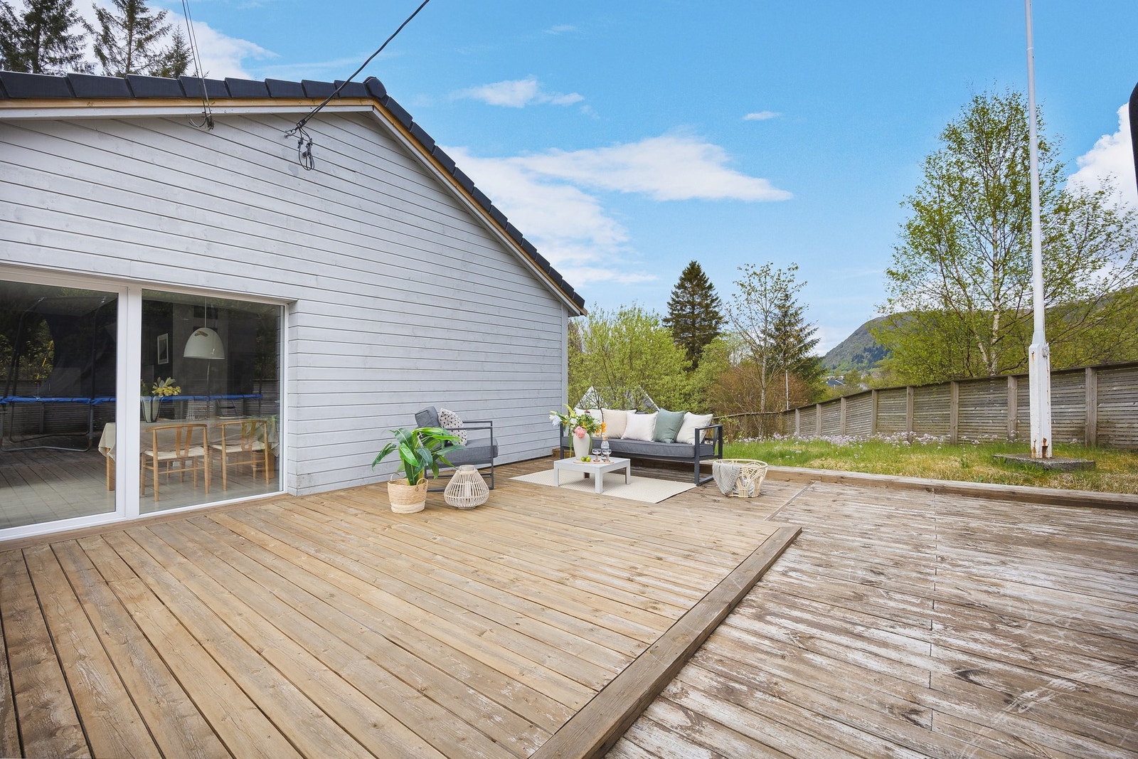 På sommerstid blir dette som en naturlig forlengelse av stuen Galleribilde