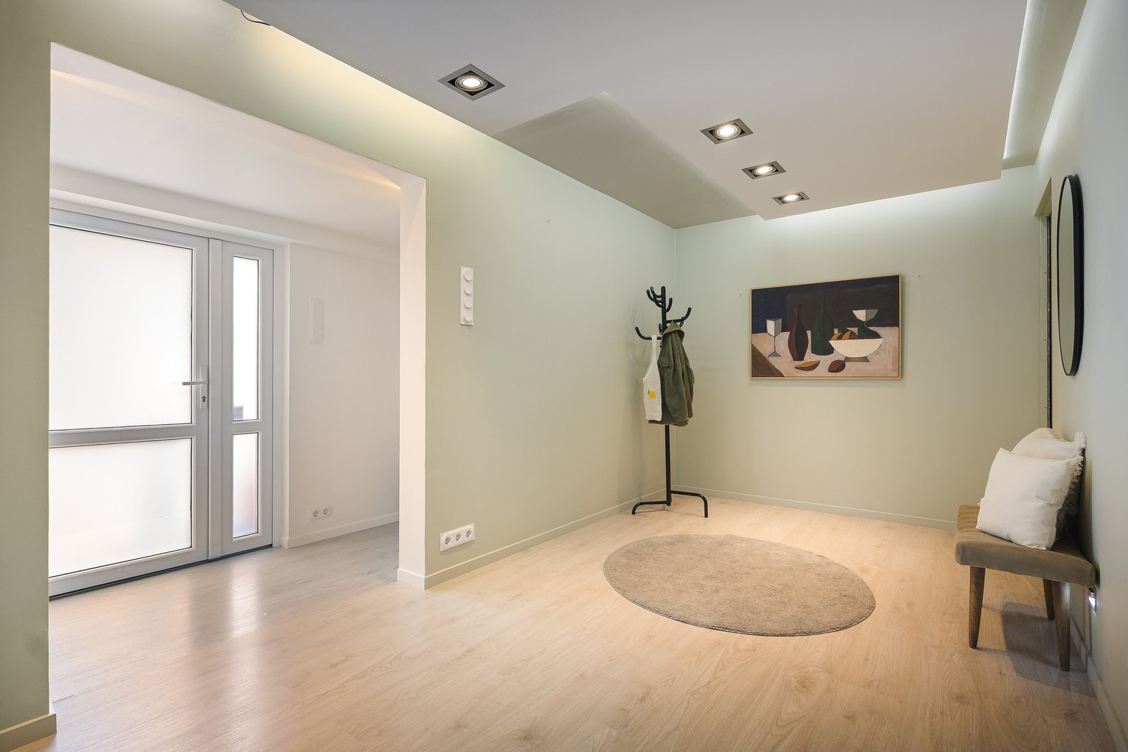 Velkommen inn! Det første som møter deg er gang/entré med mulighet for oppheng og garderobeløsning Galleribilde