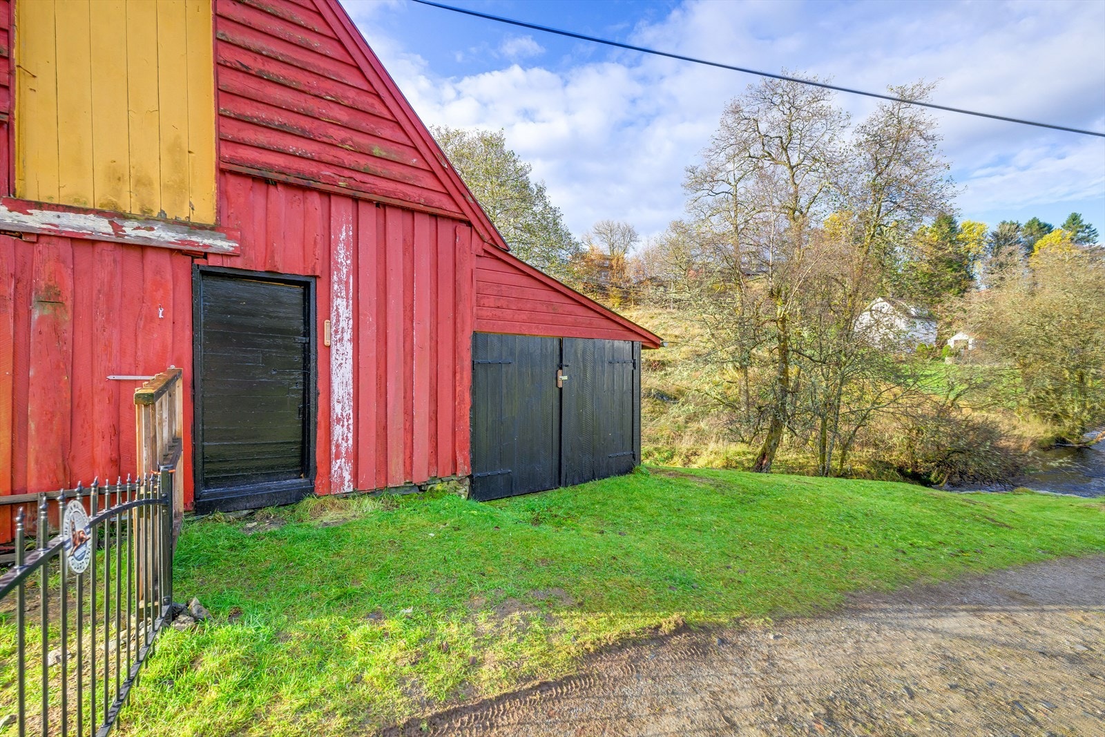 Løe med tilhørende carportløsning. Galleribilde